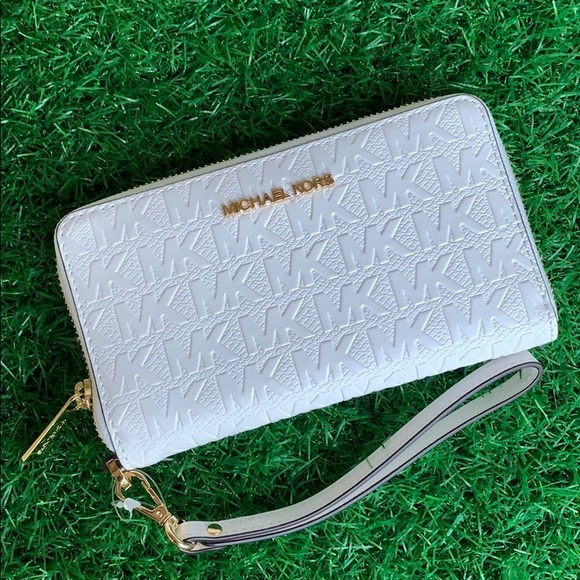 Michael Kors Handbags - MICHAEL KORS JET SET TRAVEL LG FLAT MF PHN CASE